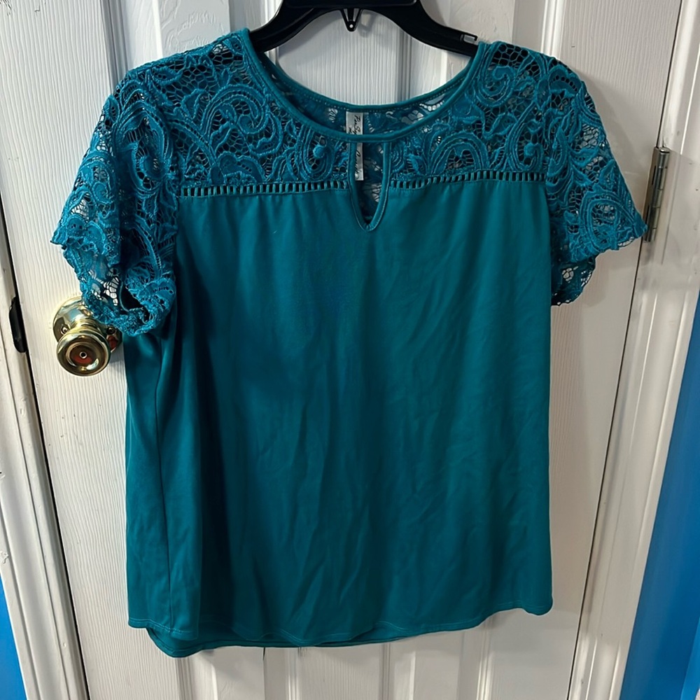 Preception concept short leave teal shirt